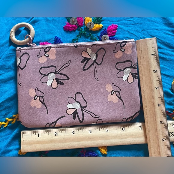 Abstract dragonfly lilac Ipsy cosmetic bag. Apx 5 x 7”. Excellent condition. - Picture 4 of 6